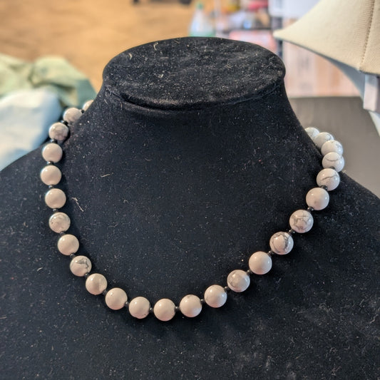 ✨Yin-ish✨| Minimalist Howlite & Onyx Choker Necklace