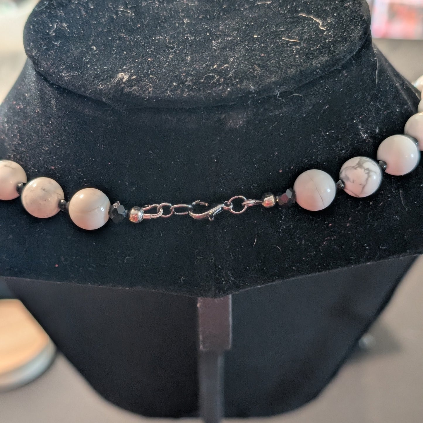 ✨Yin-ish✨| Minimalist Howlite & Onyx Choker Necklace