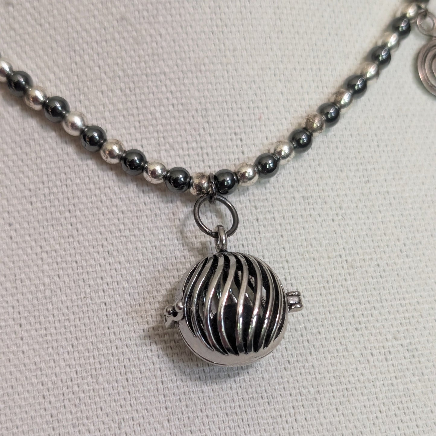 ✨Spiralscent✨| Hematite Aromatherapy Necklace with Spirals