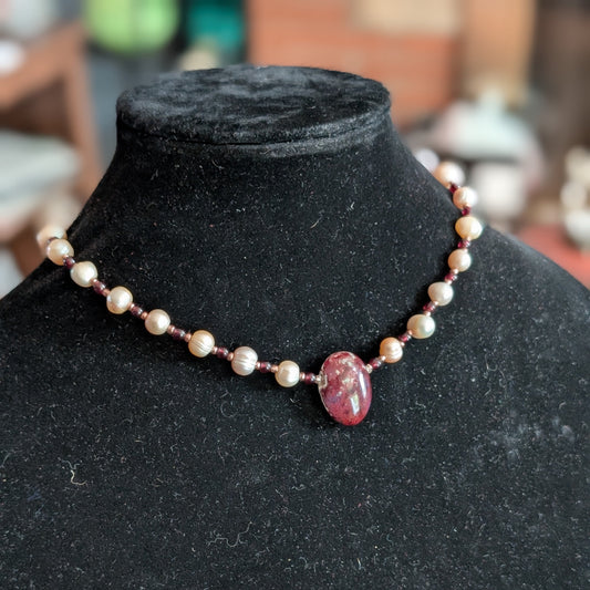 ✨The Red Heir✨| Pearl & Garnet Choker with Stone Pendant & Lucky Clover