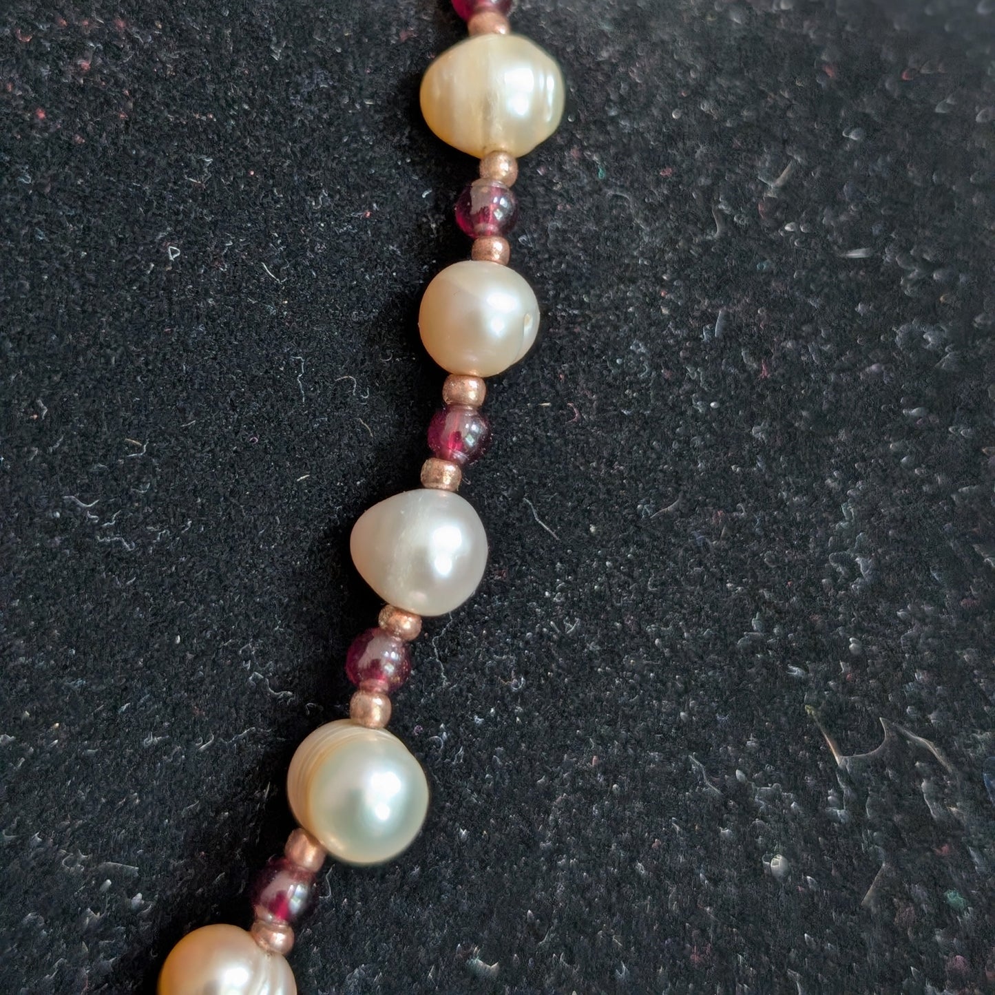✨The Red Heir✨| Pearl & Garnet Choker with Stone Pendant & Lucky Clover