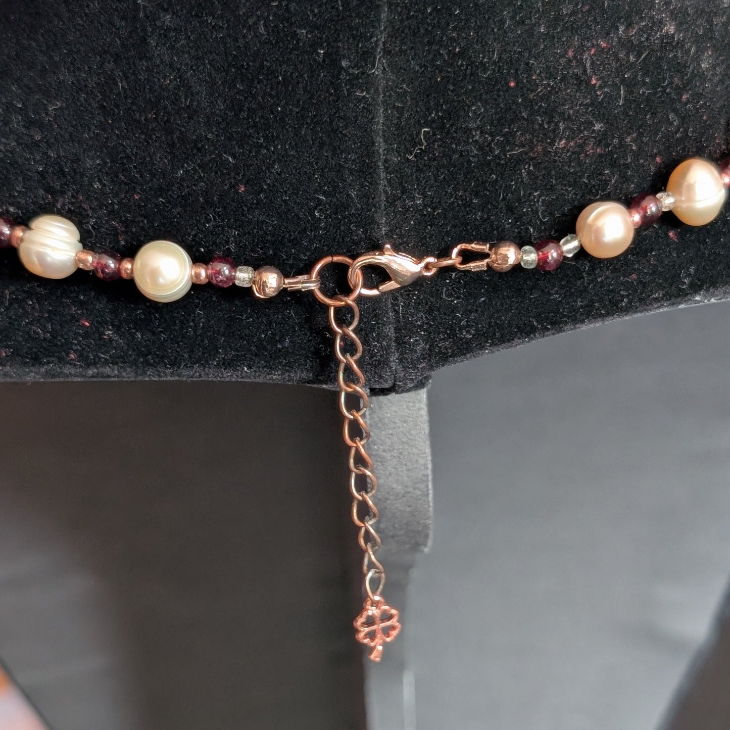 ✨The Red Heir✨| Pearl & Garnet Choker with Stone Pendant & Lucky Clover