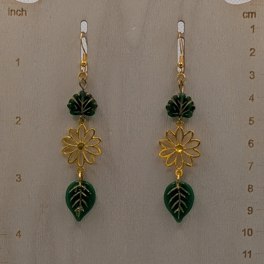 ✨Gilded Gardenlight✨| Green Leaf & Daisy Drop Earrings in Glass & Gold Tone