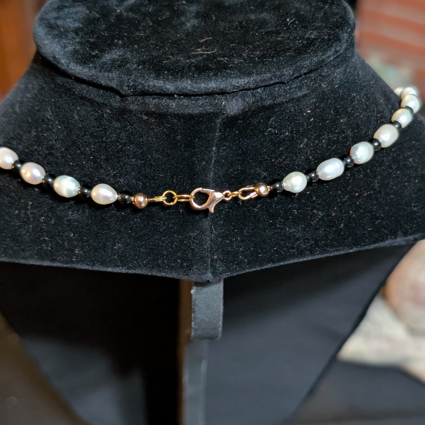 ✨Auntie Dote✨| Pearl & Obsidian Cameo Pendant Necklace