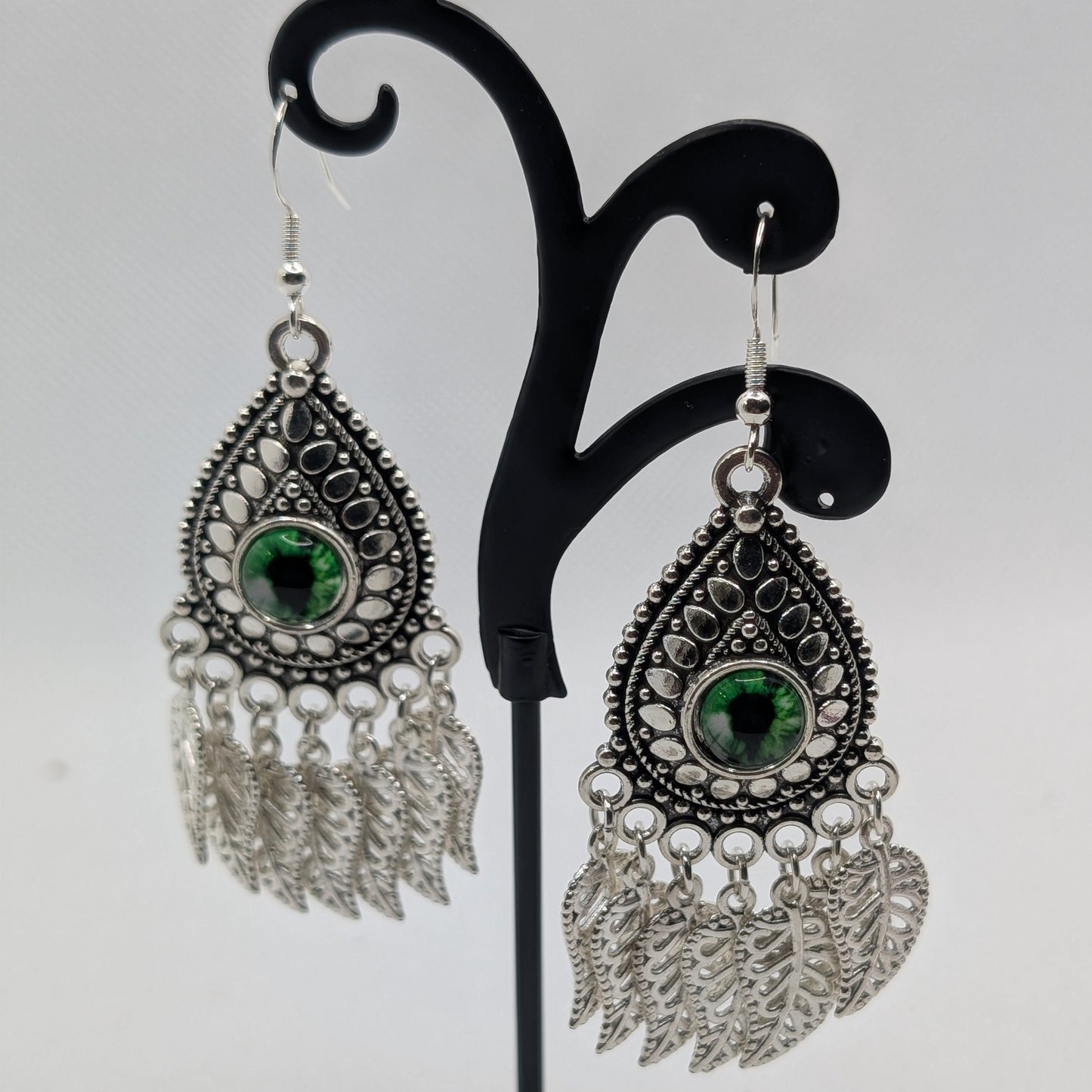✨Grassquint✨ | Green-Eyed Squintae Watcher Earrings with Leaf Fringes