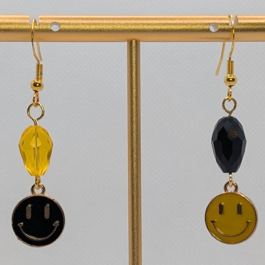 ✨Smirkshift✨ | Mismatched Yellow & Black Smiley Face Earrings