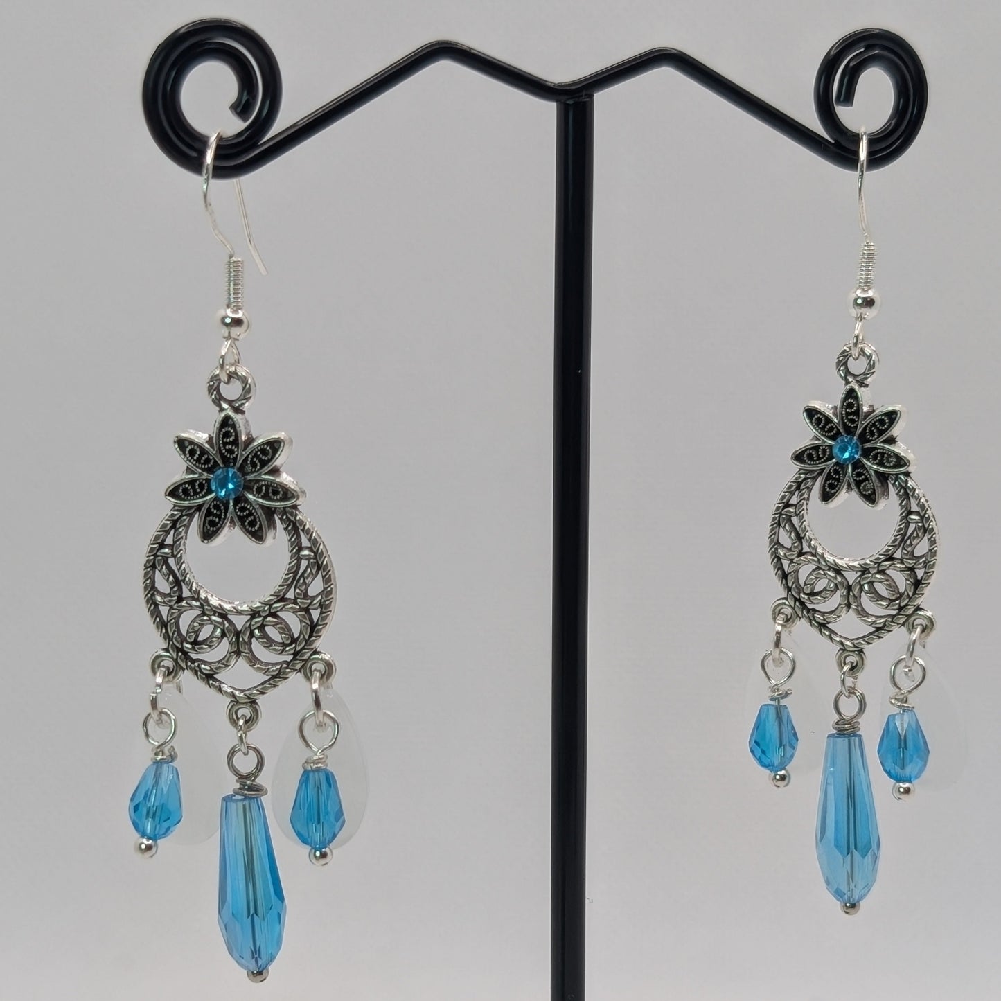 ✨Glacianthae✨ | Blue & White Floral Chandelier Earrings