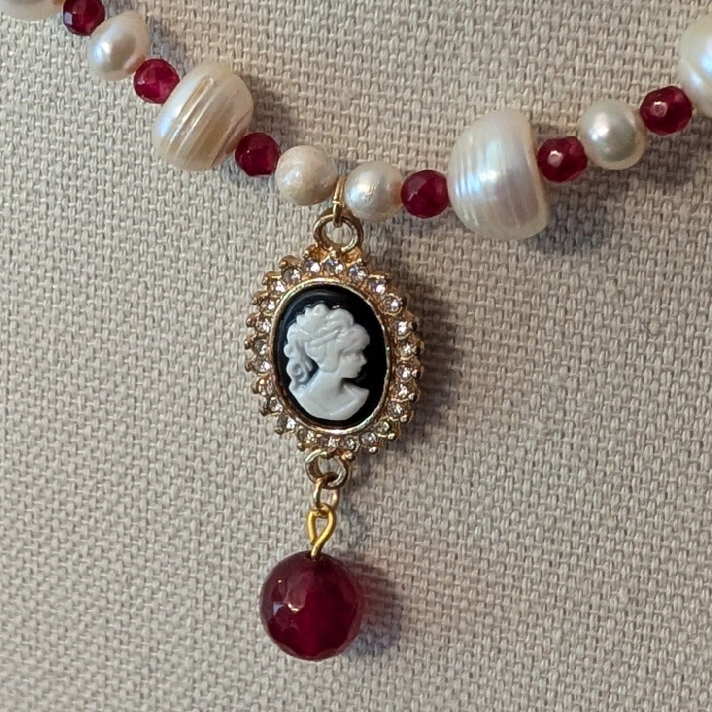 ✨Poison Apple✨| Pearl & Red Jade Cameo Necklace