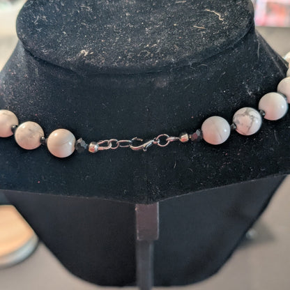 ✨Yin-ish✨| Minimalist Howlite & Onyx Choker Necklace