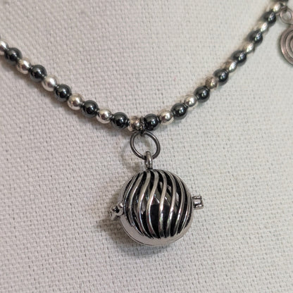 ✨Spiralscent✨| Hematite Aromatherapy Necklace with Spirals