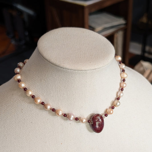 ✨The Red Heir✨| Pearl & Garnet Choker with Stone Pendant & Lucky Clover