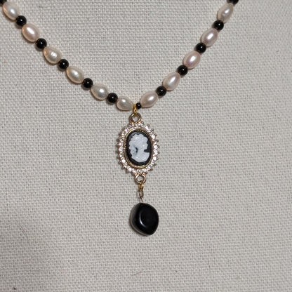 ✨Auntie Dote✨| Pearl & Obsidian Cameo Pendant Necklace