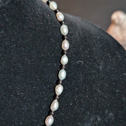 ✨Auntie Dote✨| Pearl & Obsidian Cameo Pendant Necklace