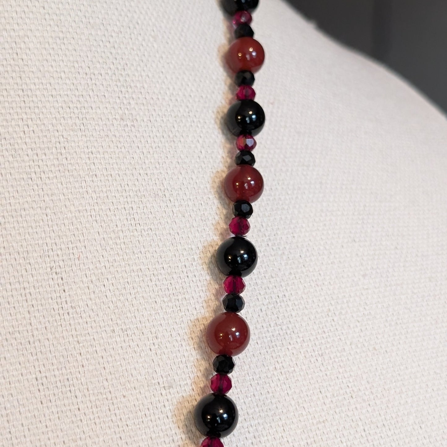 ✨Lady Sangoire✨| Red Agate & Onyx Necklace with Skeleton Cameo Pendant