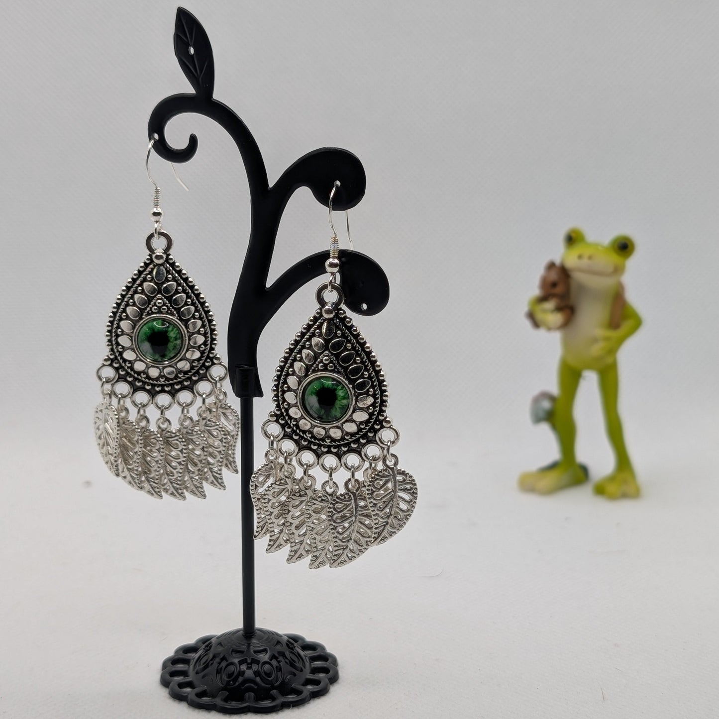 ✨Grassquint✨ | Green-Eyed Squintae Watcher Earrings with Leaf Fringes