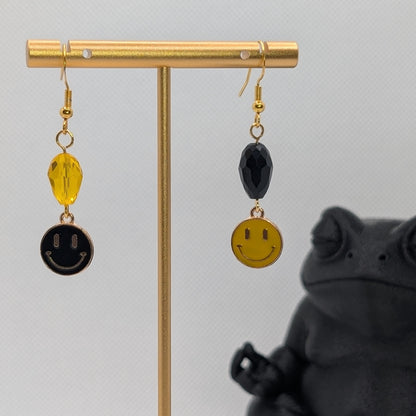 ✨Smirkshift✨ | Mismatched Yellow & Black Smiley Face Earrings