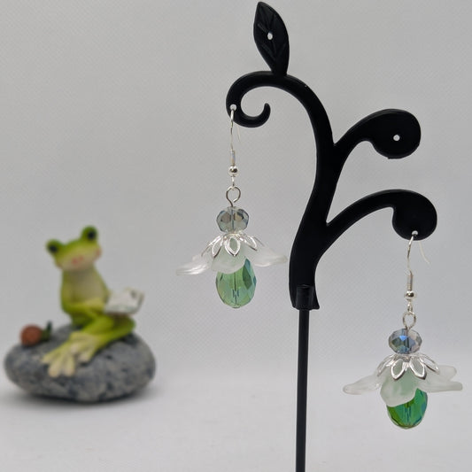 ✨Bellwisp✨| White Flower & Green Glass Drop Earrings